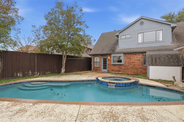 321 Hunters Creek Drive, Mesquite, TX 75150