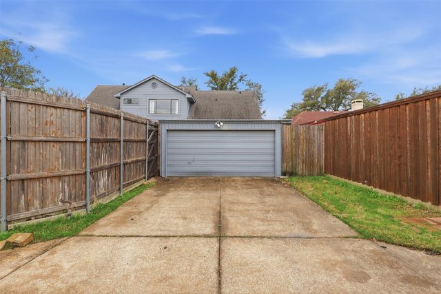 321 Hunters Creek Drive, Mesquite, TX 75150