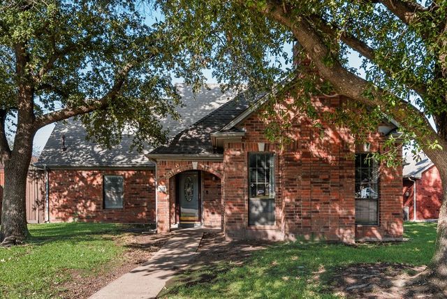 321 Hunters Creek Drive, Mesquite, TX 75150