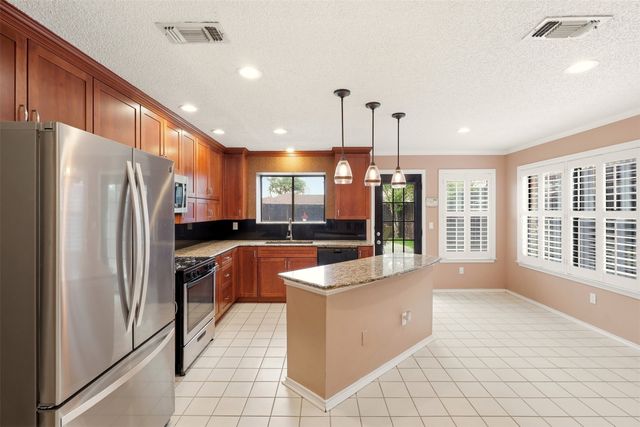 321 Hunters Creek Drive, Mesquite, TX 75150