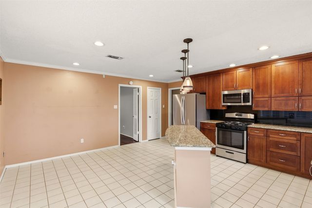 321 Hunters Creek Drive, Mesquite, TX 75150