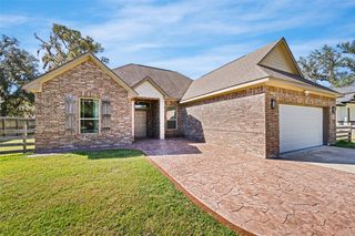 2234 Shalmar Drive, West Columbia, TX 77486