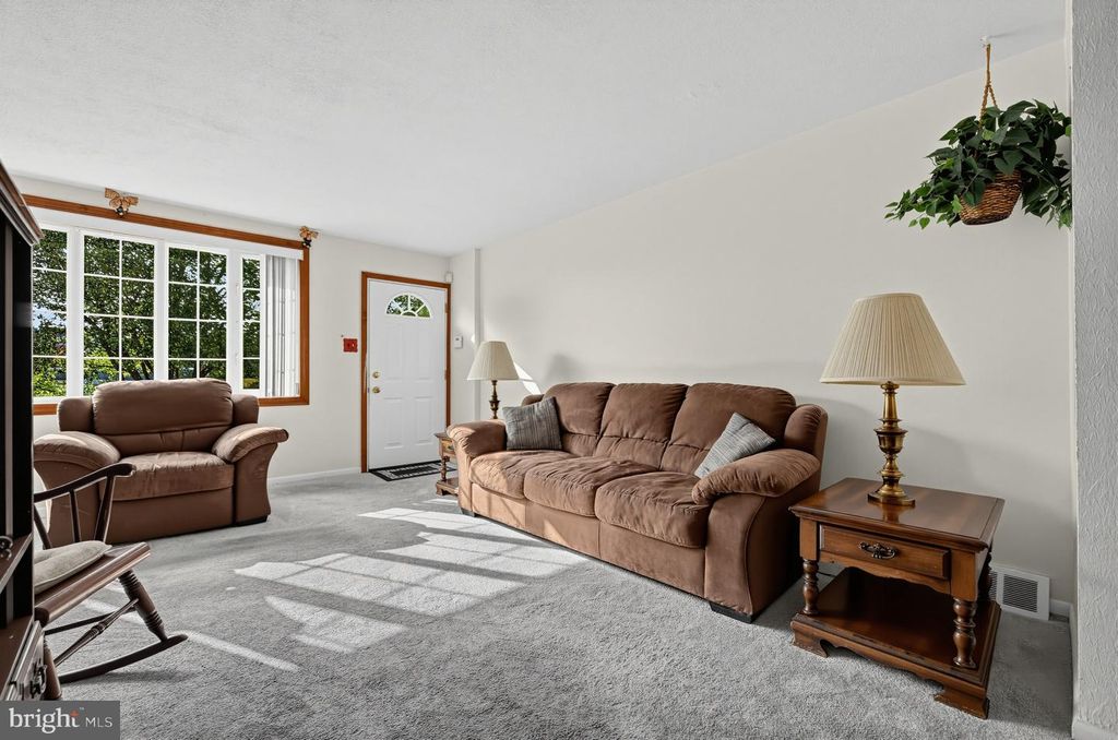 8664 JACKSON ST, PHILADELPHIA, PA 19136 — photo 2