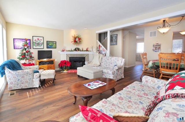 76 Farview Commons, Southbury, CT 06488