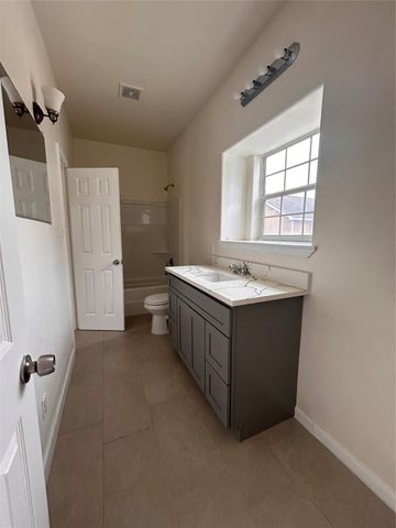6841 Larkstone Street B, Houston, TX 77028