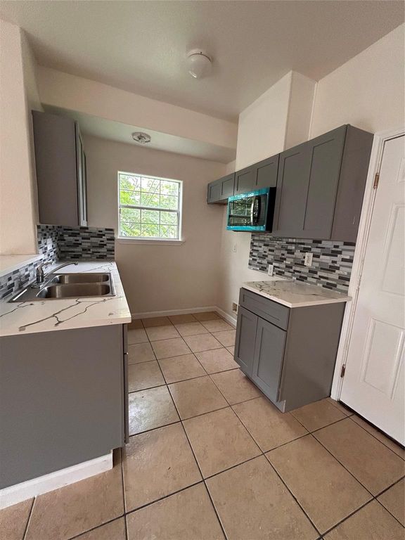 6841 Larkstone Street B, Houston, TX 77028