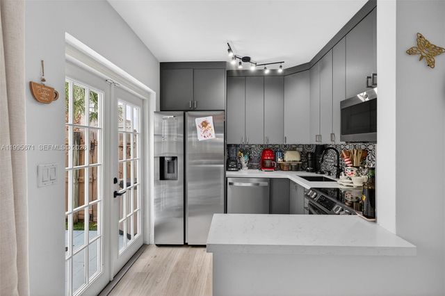 4525 NE 21st Ave 1, Fort Lauderdale, FL 33308