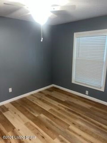 9113 Lantana Dr, Louisville, KY 40229