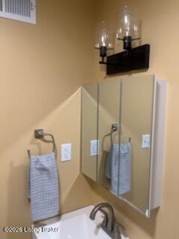 9113 Lantana Dr, Louisville, KY 40229