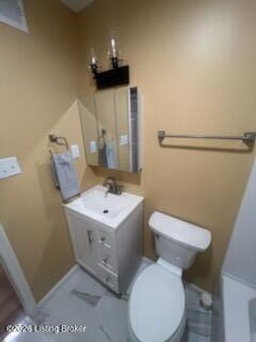 9113 Lantana Dr, Louisville, KY 40229