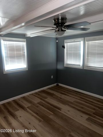 9113 Lantana Dr, Louisville, KY 40229