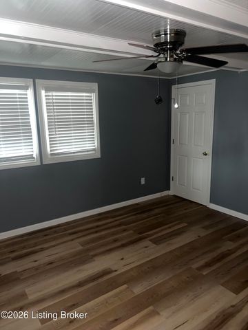 9113 Lantana Dr, Louisville, KY 40229