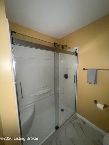 9113 Lantana Dr, Louisville, KY 40229