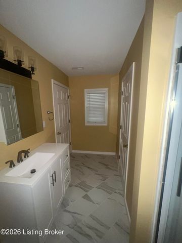 9113 Lantana Dr, Louisville, KY 40229