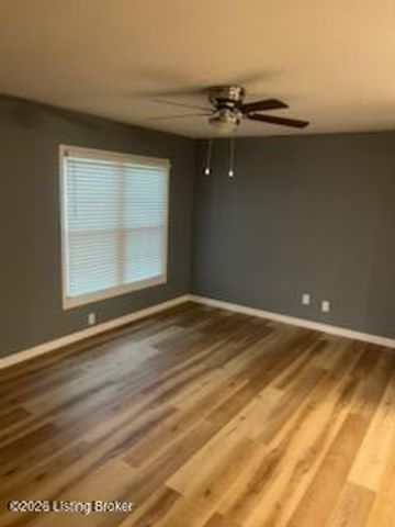 9113 Lantana Dr, Louisville, KY 40229