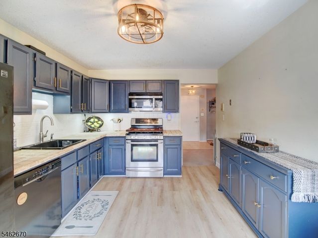 196 Drake Ln 196, Roxbury Twp., NJ 07852