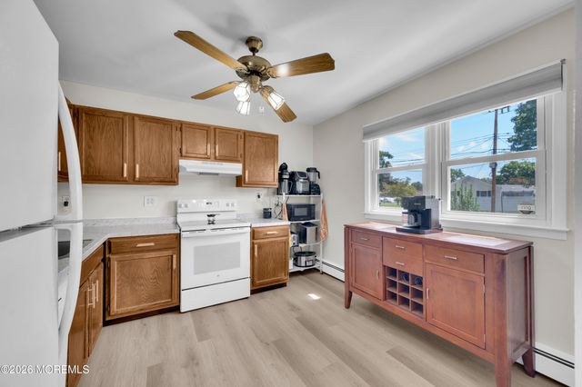 864 Roundtree Drive, Toms River, NJ 08753