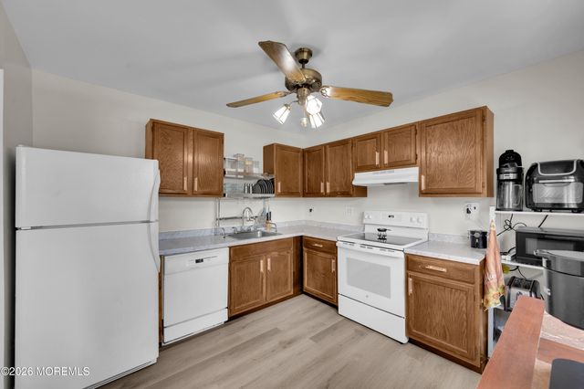 864 Roundtree Drive, Toms River, NJ 08753