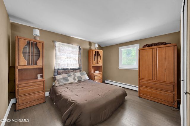 864 Roundtree Drive, Toms River, NJ 08753