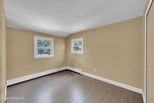 864 Roundtree Drive, Toms River, NJ 08753