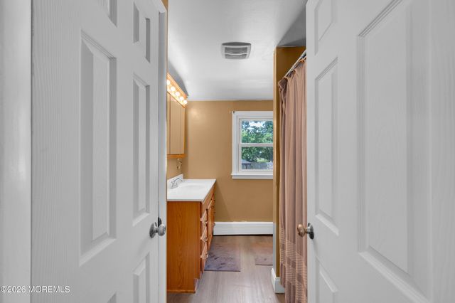 864 Roundtree Drive, Toms River, NJ 08753
