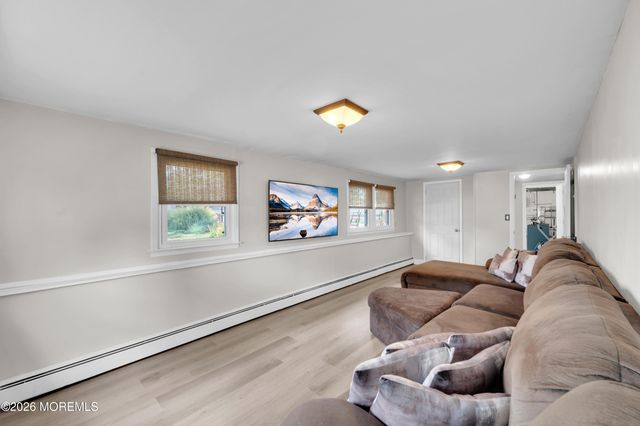 864 Roundtree Drive, Toms River, NJ 08753