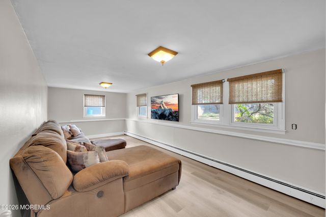 864 Roundtree Drive, Toms River, NJ 08753