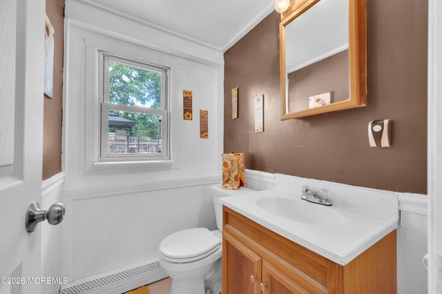 864 Roundtree Drive, Toms River, NJ 08753