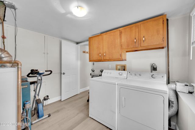 864 Roundtree Drive, Toms River, NJ 08753