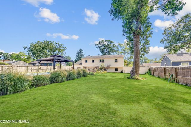 864 Roundtree Drive, Toms River, NJ 08753