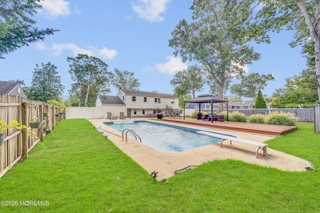 864 Roundtree Drive, Toms River, NJ 08753