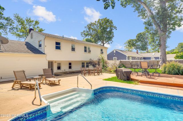 864 Roundtree Drive, Toms River, NJ 08753
