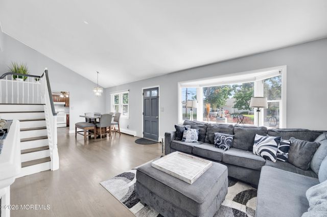 864 Roundtree Drive, Toms River, NJ 08753