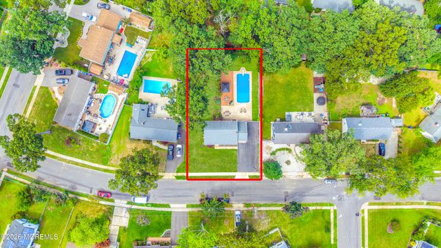 864 Roundtree Drive, Toms River, NJ 08753