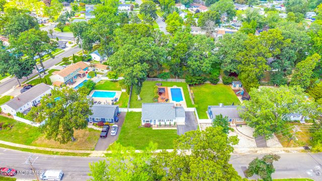 864 Roundtree Drive, Toms River, NJ 08753