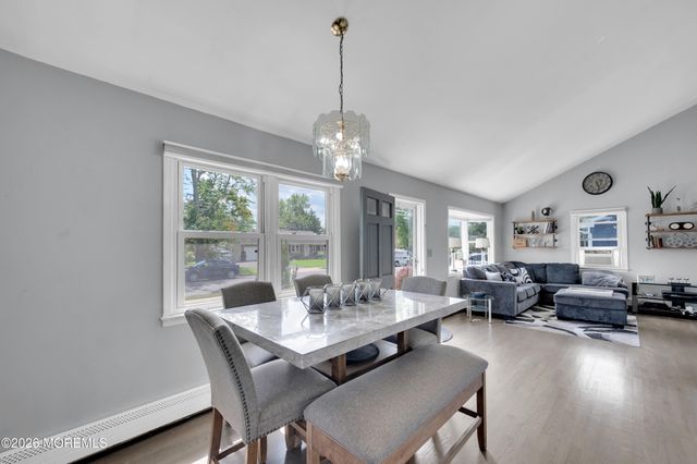 864 Roundtree Drive, Toms River, NJ 08753