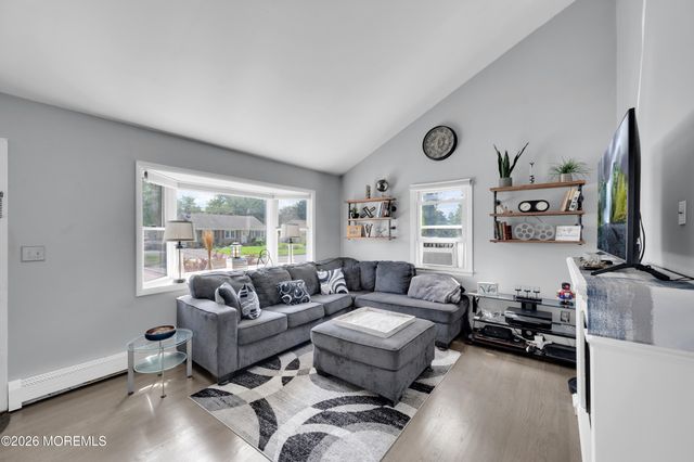 864 Roundtree Drive, Toms River, NJ 08753