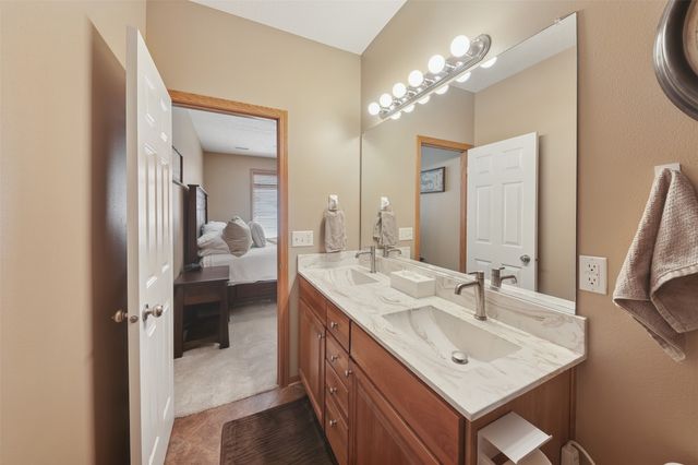 524 Carrie Lane, Altoona, IA 50009