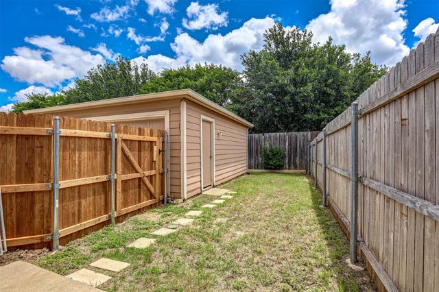 10724 Astor Drive, Fort Worth, TX 76244