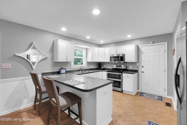 2400 Eastwood Cir, Crestwood, KY 40014
