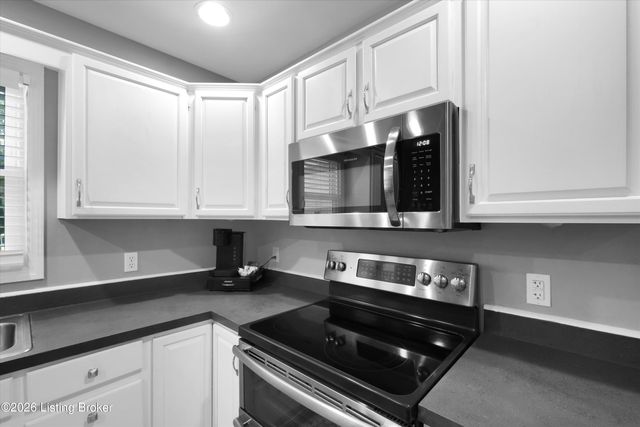 2400 Eastwood Cir, Crestwood, KY 40014