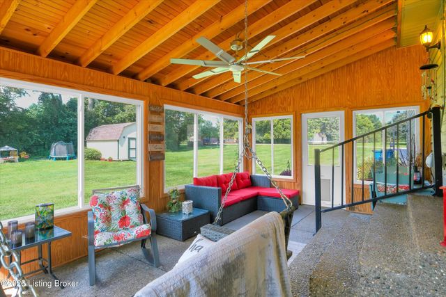 2400 Eastwood Cir, Crestwood, KY 40014