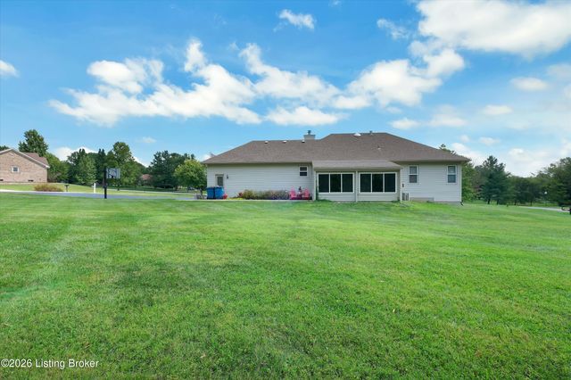2400 Eastwood Cir, Crestwood, KY 40014