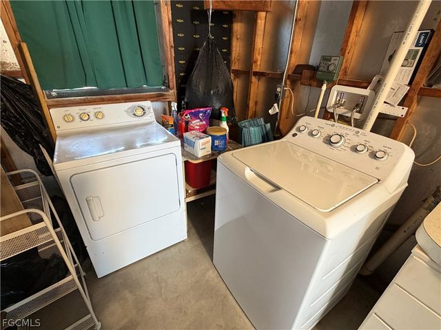 201 Captains WALK, North Fort Myers, FL 33917