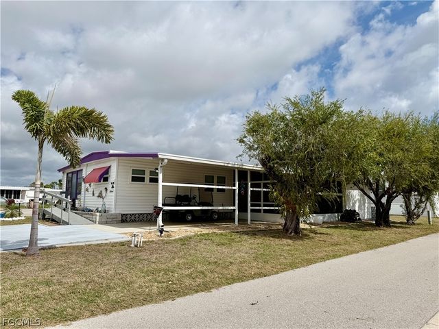 201 Captains WALK, North Fort Myers, FL 33917