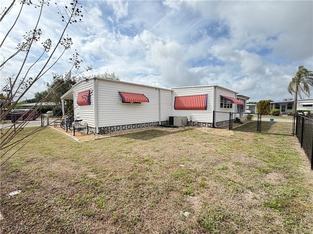 201 Captains WALK, North Fort Myers, FL 33917