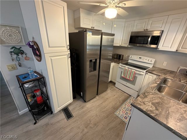 201 Captains WALK, North Fort Myers, FL 33917