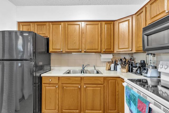 560-564 NE 35th Street, Oakland Park, FL 33334