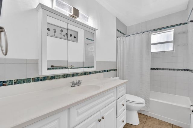 560-564 NE 35th Street, Oakland Park, FL 33334
