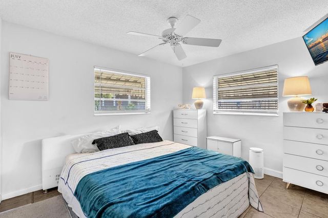 560-564 NE 35th Street, Oakland Park, FL 33334